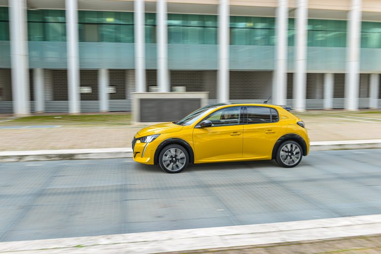 Peugeot 208 1.2 PureTech e 1.5 BlueHDi: la prova su strada