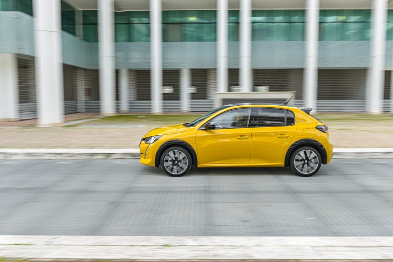 Peugeot 208 1.2 PureTech e 1.5 BlueHDi: la prova su strada