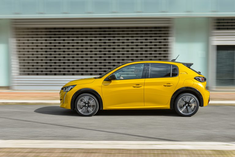 Peugeot 208 1.2 PureTech e 1.5 BlueHDi: la prova su strada