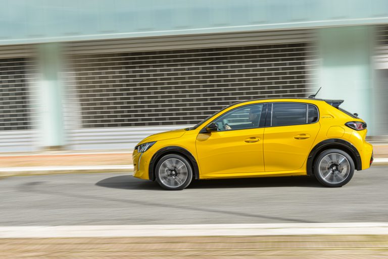 Peugeot 208 1.2 PureTech e 1.5 BlueHDi: la prova su strada