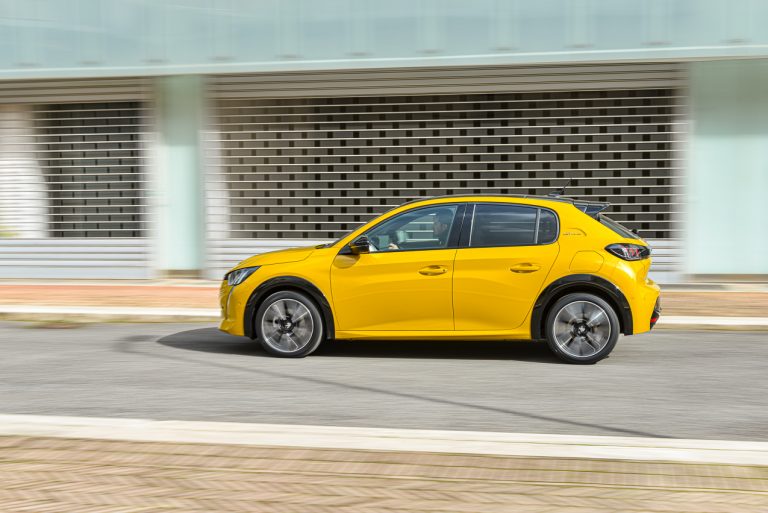 Peugeot 208 1.2 PureTech e 1.5 BlueHDi: la prova su strada