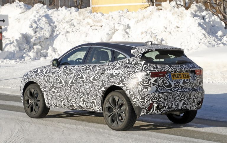 Jaguar E-Pace Restyling, le foto spia