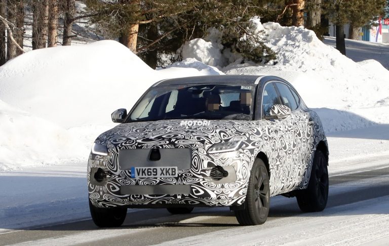 Jaguar E-Pace Restyling, le foto spia