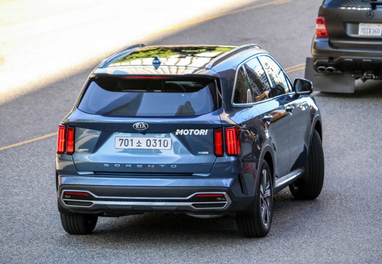 KIA Sorento 2021: le foto spia