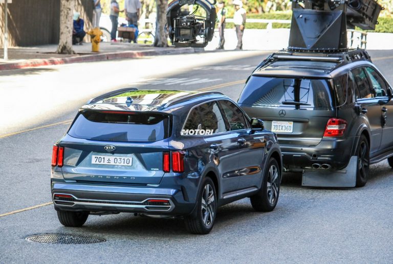 KIA Sorento 2021: le foto spia