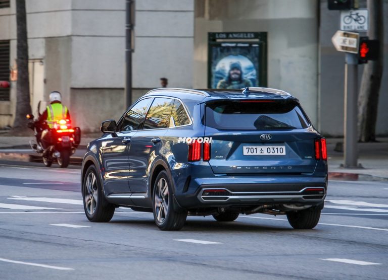KIA Sorento 2021: le foto spia