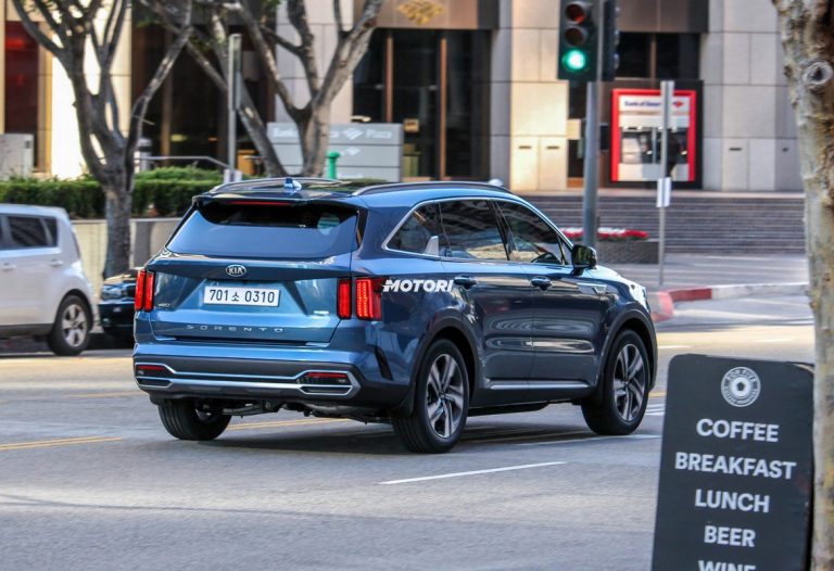 KIA Sorento 2021: le foto spia