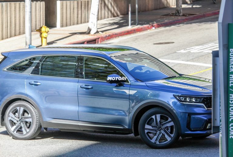KIA Sorento 2021: le foto spia