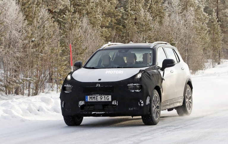 Lynk & Co 01 restyling: le foto spia