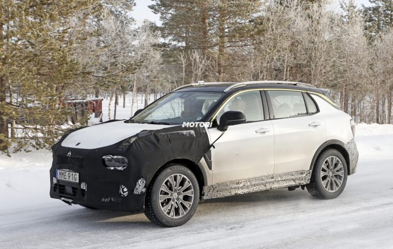 Lynk & Co 01 restyling: le foto spia
