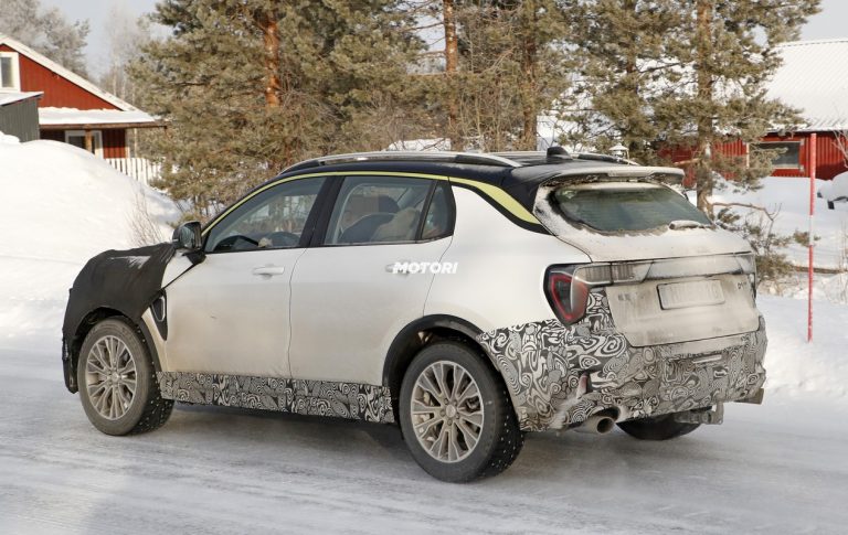 Lynk & Co 01 restyling: le foto spia