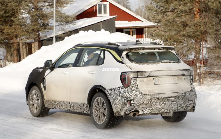 Lynk & Co 01 restyling: le foto spia
