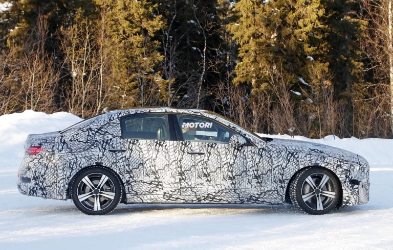 Nuova Mercedes-AMG C43, le foto spia
