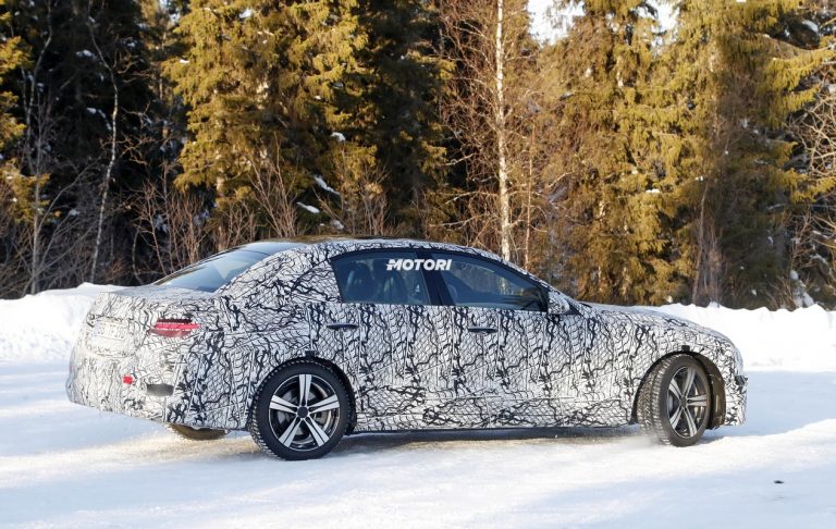 Nuova Mercedes-AMG C43, le foto spia