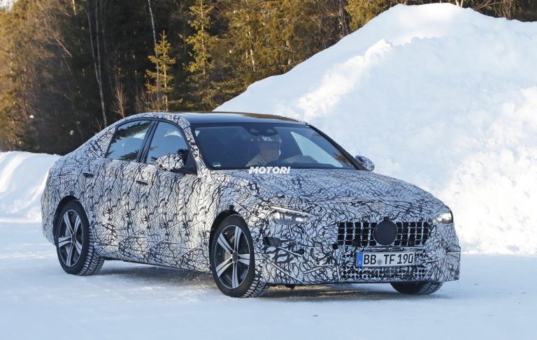 Nuova Mercedes-AMG C43, le foto spia