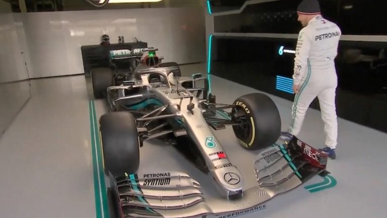 F1, Mercedes W11: le immagini ufficiali
