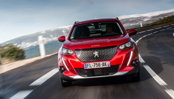 Peugeot 2008 Allure Navi Pack: immagini ufficiali