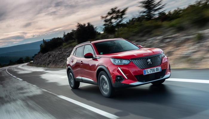 Peugeot 2008 Allure Navi Pack: immagini ufficiali