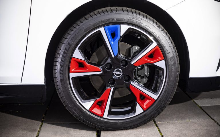 Opel Corsa 2020: i kit di personalizzazione