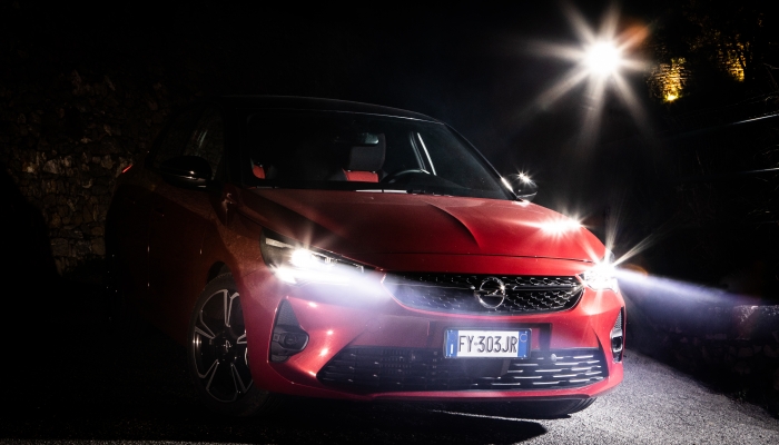 Opel Corsa 2020 con fari a matrice LED: immagini ufficiali