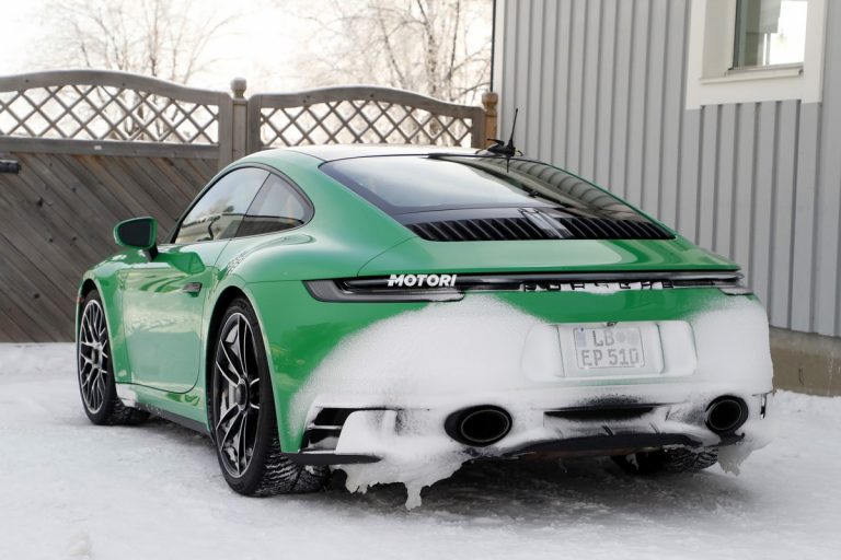Porsche 911 GTS Coupé: le foto spia