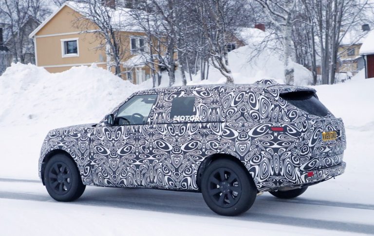 Range Rover: le foto spia della nuova generazione