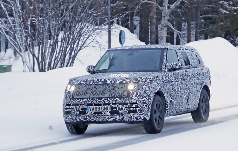 Range Rover: le foto spia della nuova generazione