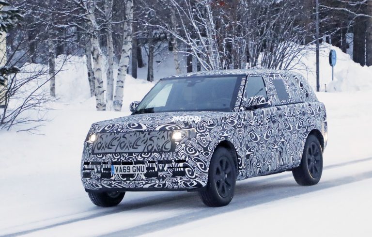 Range Rover: le foto spia della nuova generazione