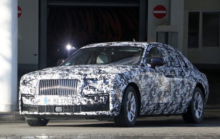 Nuova Rolls-Royce Ghost: le foto spia