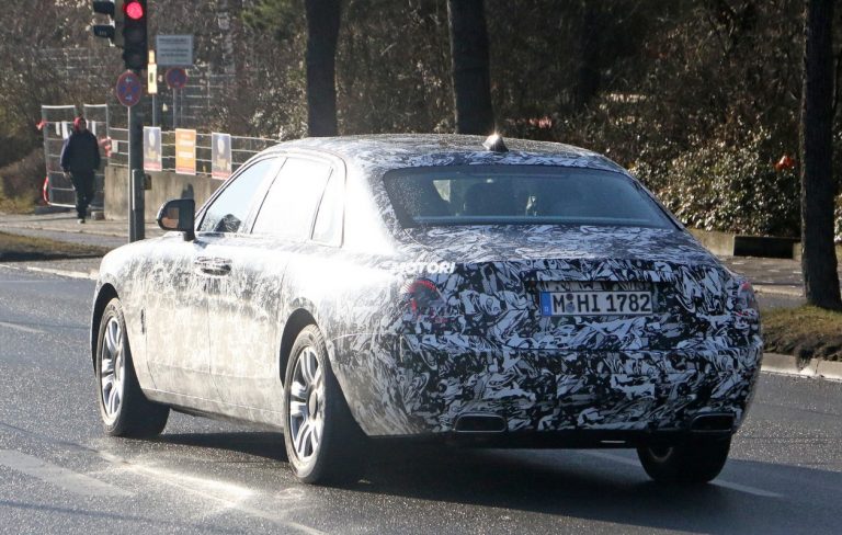 Nuova Rolls-Royce Ghost: le foto spia