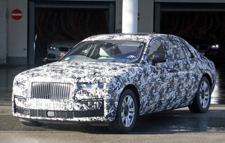 Nuova Rolls-Royce Ghost: le foto spia