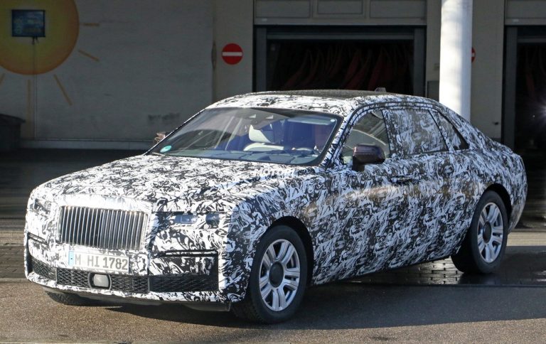 Nuova Rolls-Royce Ghost: le foto spia