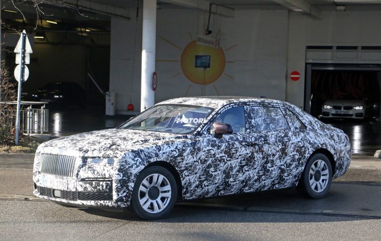 Nuova Rolls-Royce Ghost: le foto spia