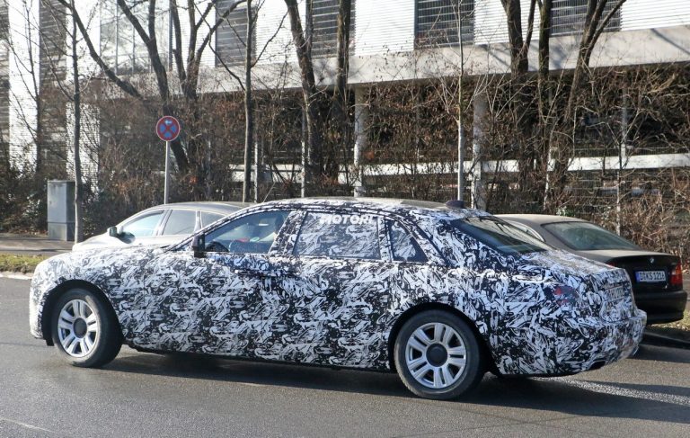 Nuova Rolls-Royce Ghost: le foto spia