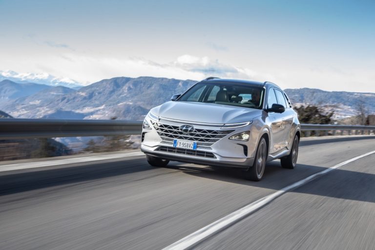 Hyundai consegna 10 NEXO a idrogeno a Bolzano