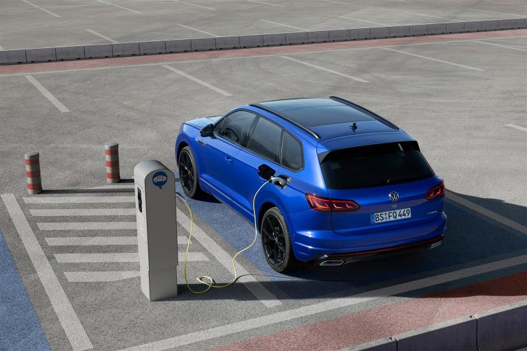 Volkswagen Touareg R: immagini ufficiali