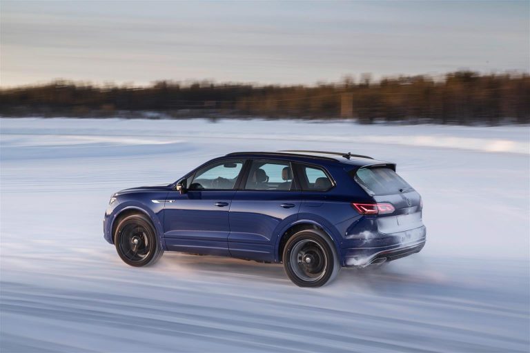 Volkswagen Touareg R: immagini ufficiali