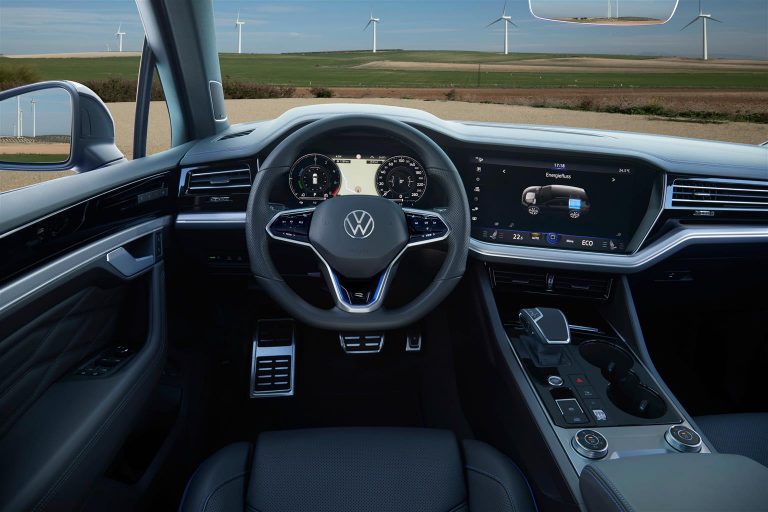 Volkswagen Touareg R: immagini ufficiali