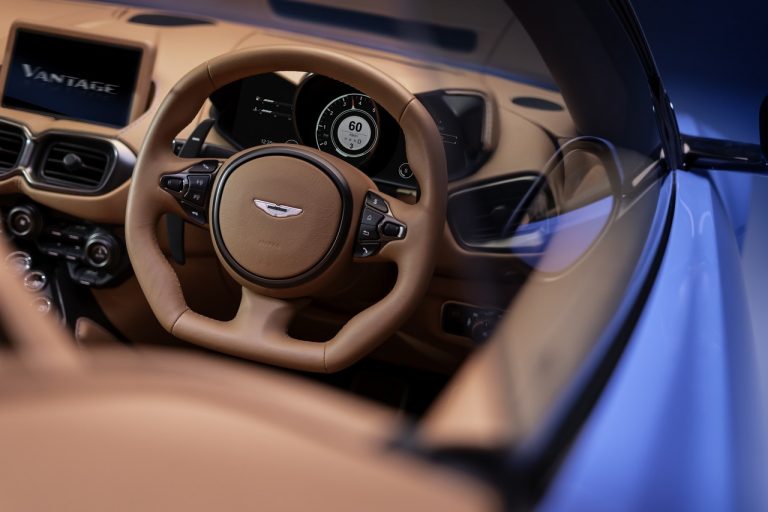 Aston Martin Vantage Roadster 2020: immagini ufficiali