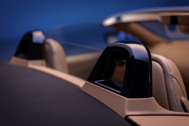 Aston Martin Vantage Roadster 2020: immagini ufficiali