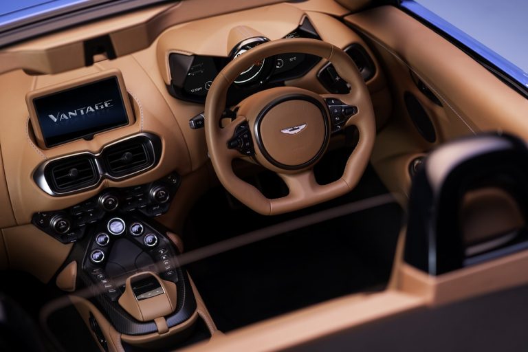 Aston Martin Vantage Roadster 2020: immagini ufficiali