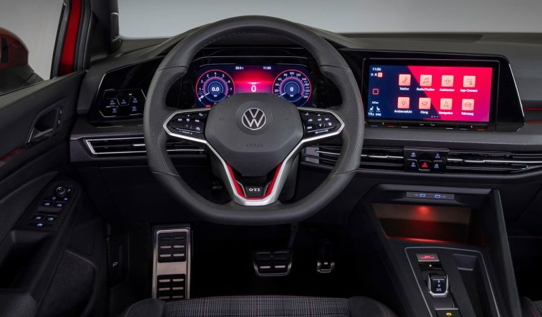 Volkswagen Golf GTI: immagini ufficiali