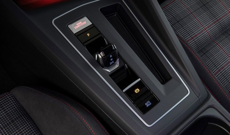 Volkswagen Golf GTI: immagini ufficiali