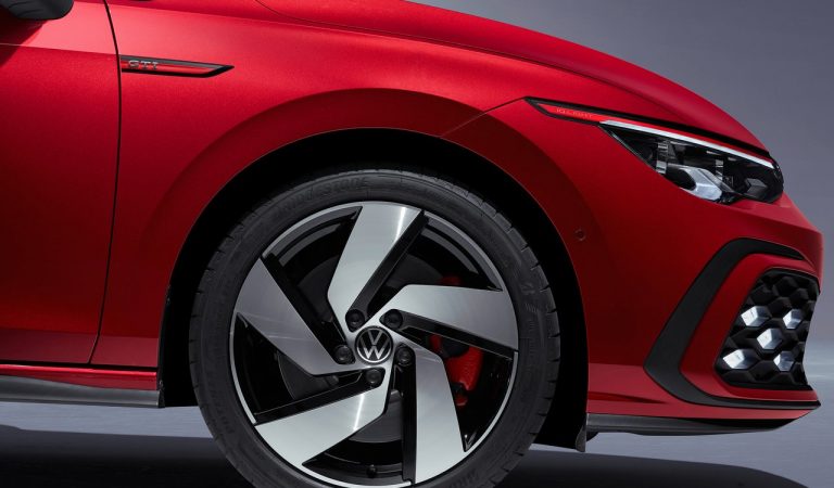 Volkswagen Golf GTI: immagini ufficiali