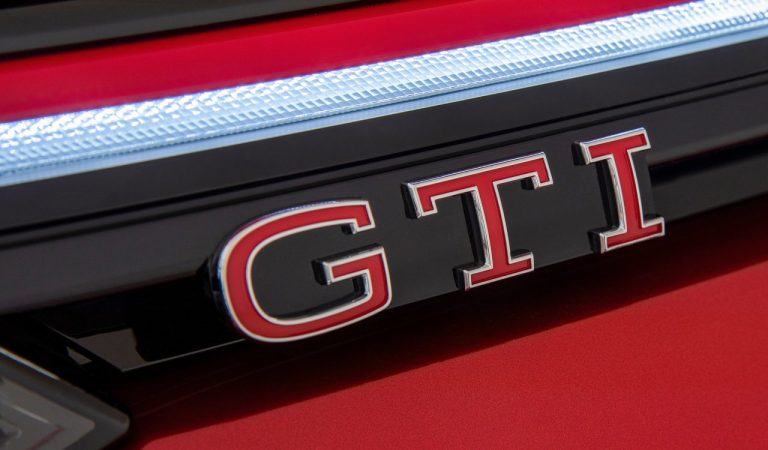 Volkswagen Golf GTI: immagini ufficiali
