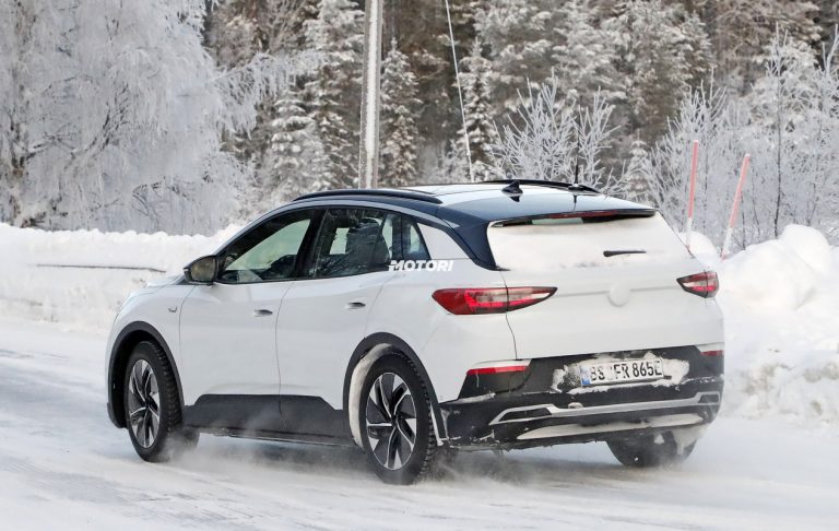 Volkswagen ID.4: le foto spia