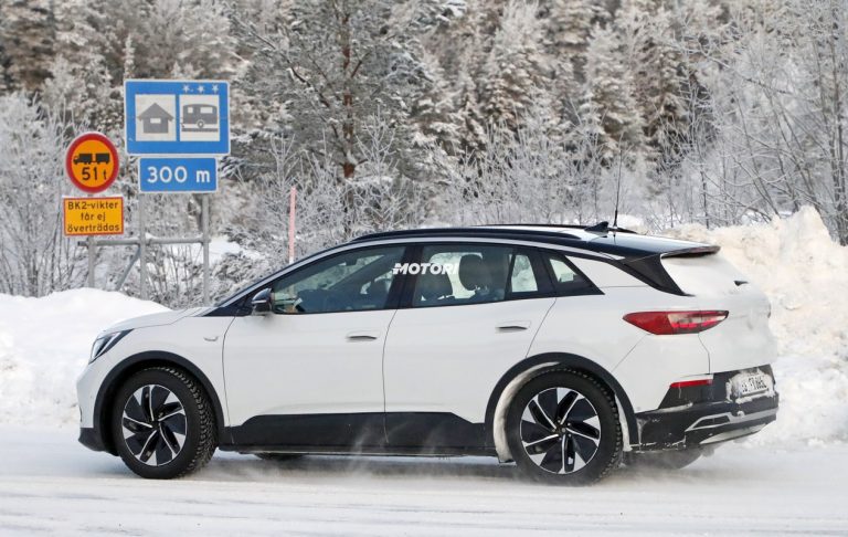 Volkswagen ID.4: le foto spia