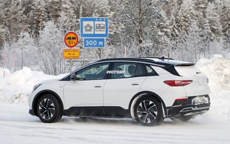 Volkswagen ID.4: le foto spia