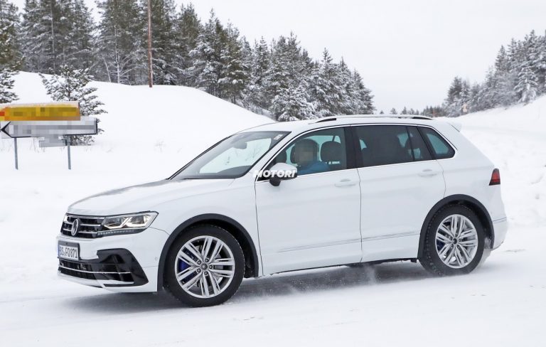 Volkswagen Tiguan R: le foto spia