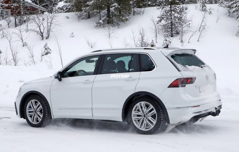 Volkswagen Tiguan R: le foto spia